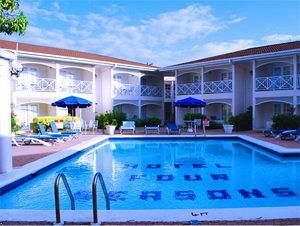 https://www.jamaica-reggae-music-vacation.com/Cheap-Hotels-In-Jamaica.html, Four Seasons Hotel, Kingston, Jamaica