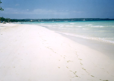 Long Bay Beach in Negril, https://www.jamaica-reggae-music-vacation.com/Negril-Attractions.html