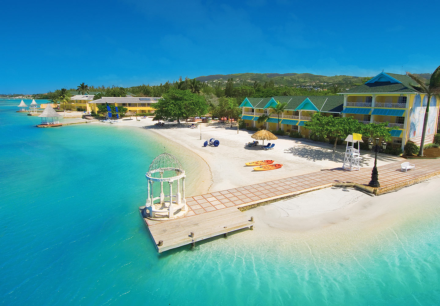 https://www.jamaica-reggae-music-vacation.com/Hotels-In-Montego-Bay-Jamaica.html, Sandals Royal Caribbean Resort