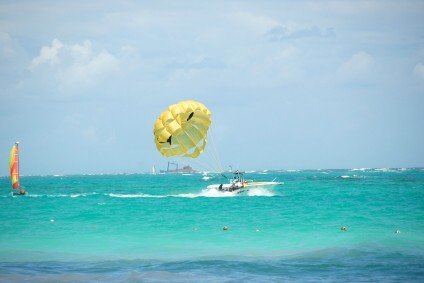 Parasailing in Jamaica, https://www.jamaica-reggae-music-vacation.com/Jamaica-Travel-With-Kids.html